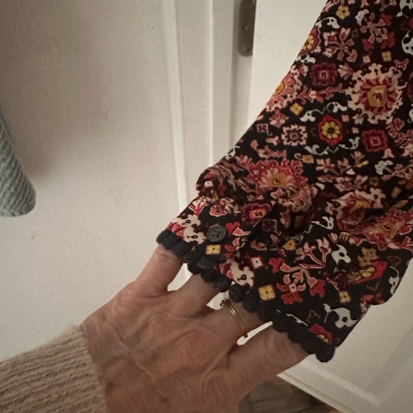 Long Sleeved Loft Top in size L - Picture 3 of 4